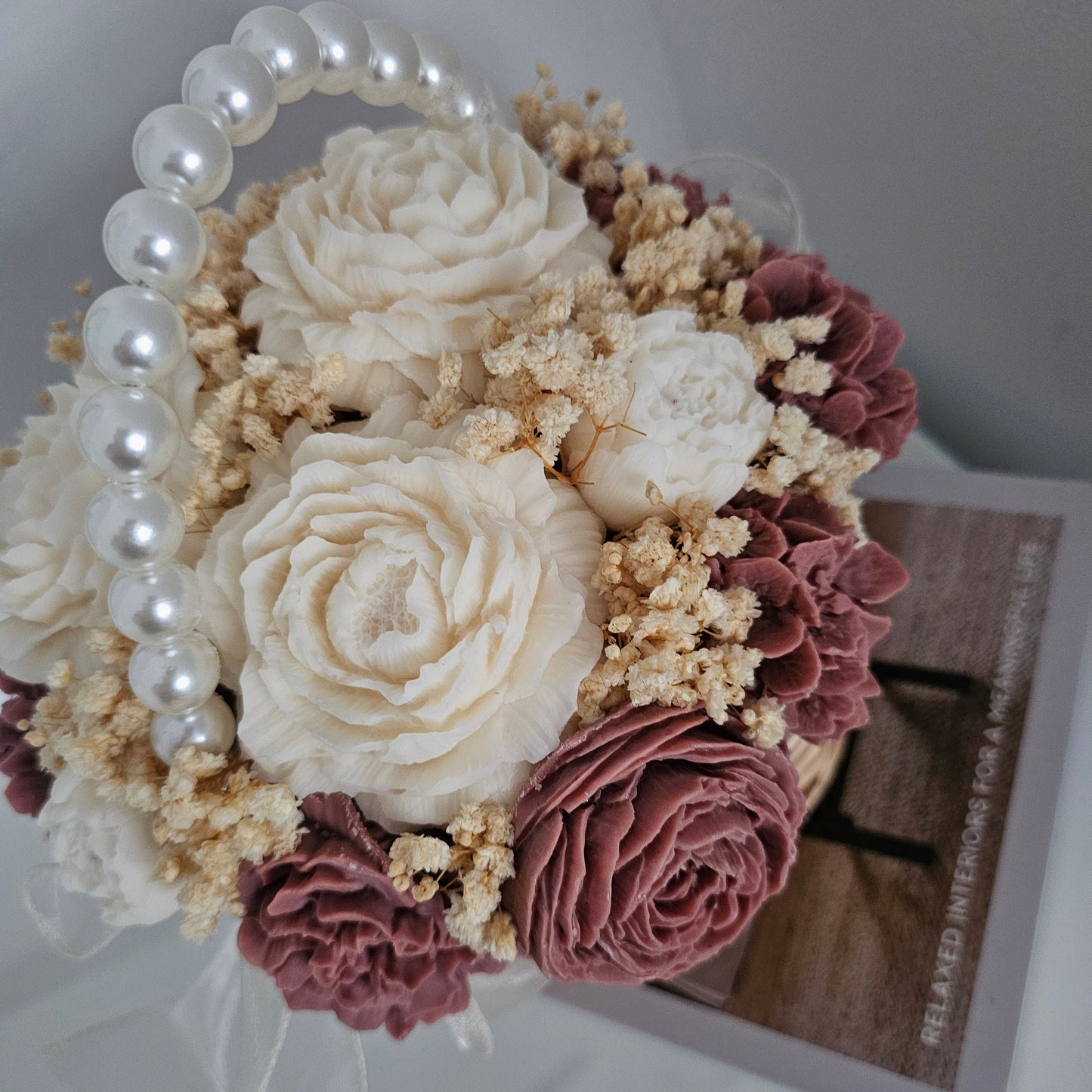 Panier de Fleurs Séchées Perles – Blanc & Rose Poudré